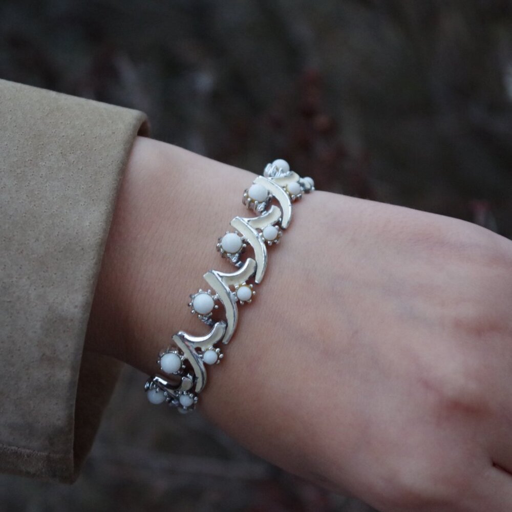 Vintage Enamel Cream colored Beaded Bracelet Silver plated